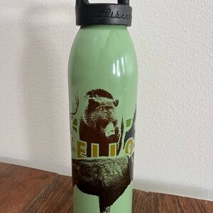 Yellowstone National Park Liberty Bottleworks Green 24oz Bear Bison Wolf